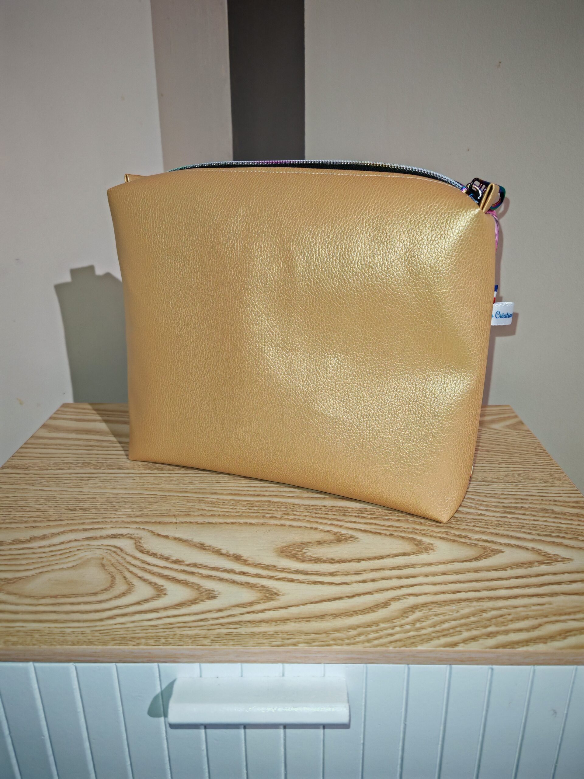 Trousse de toilette — Sèche-cheveux Pop Art Doré – Image 4