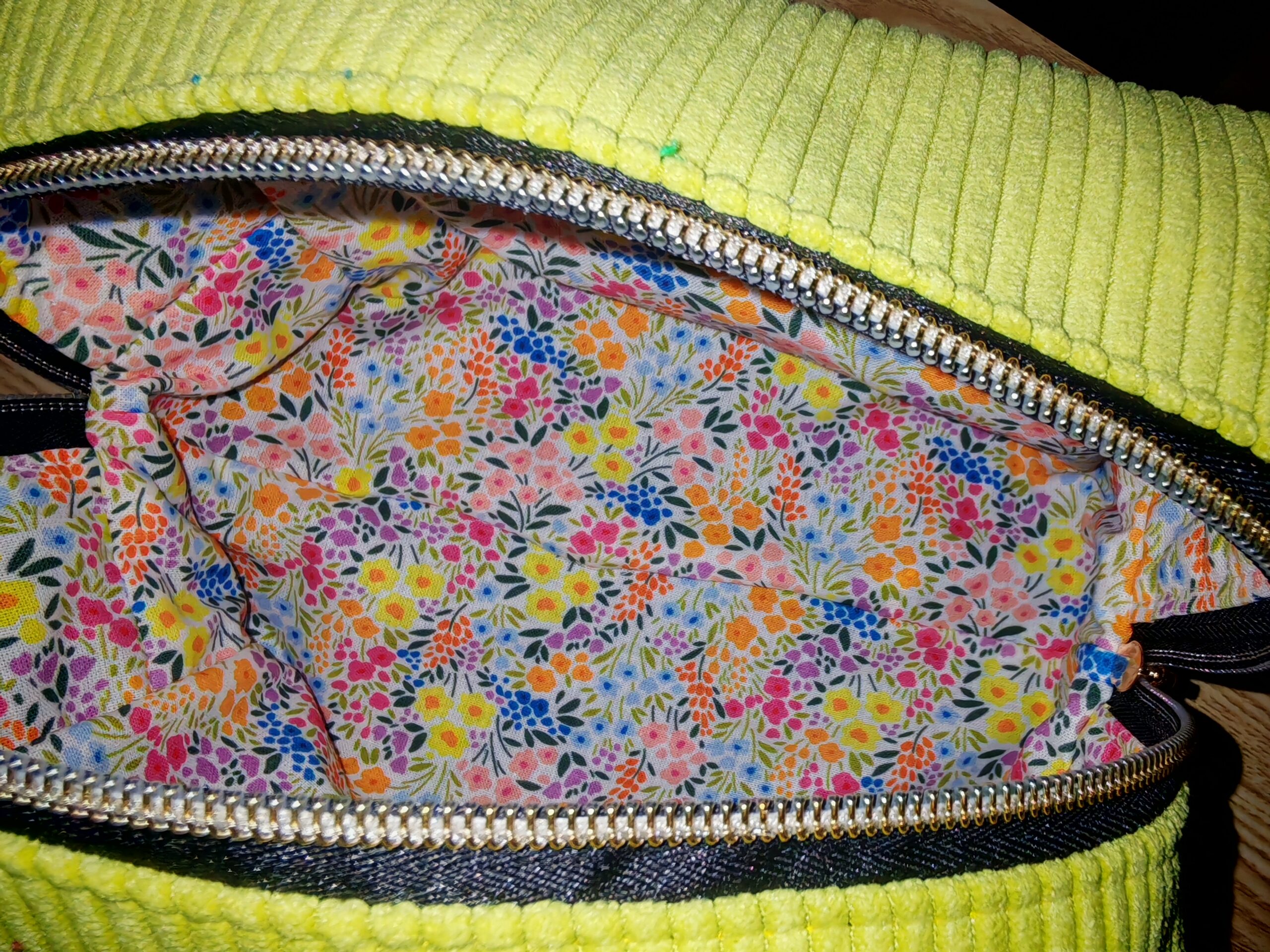 Trousse de maquillage — Velours côtelé (Format moyen) – Image 3